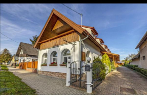 Kathy Panzió, Balatongyörök